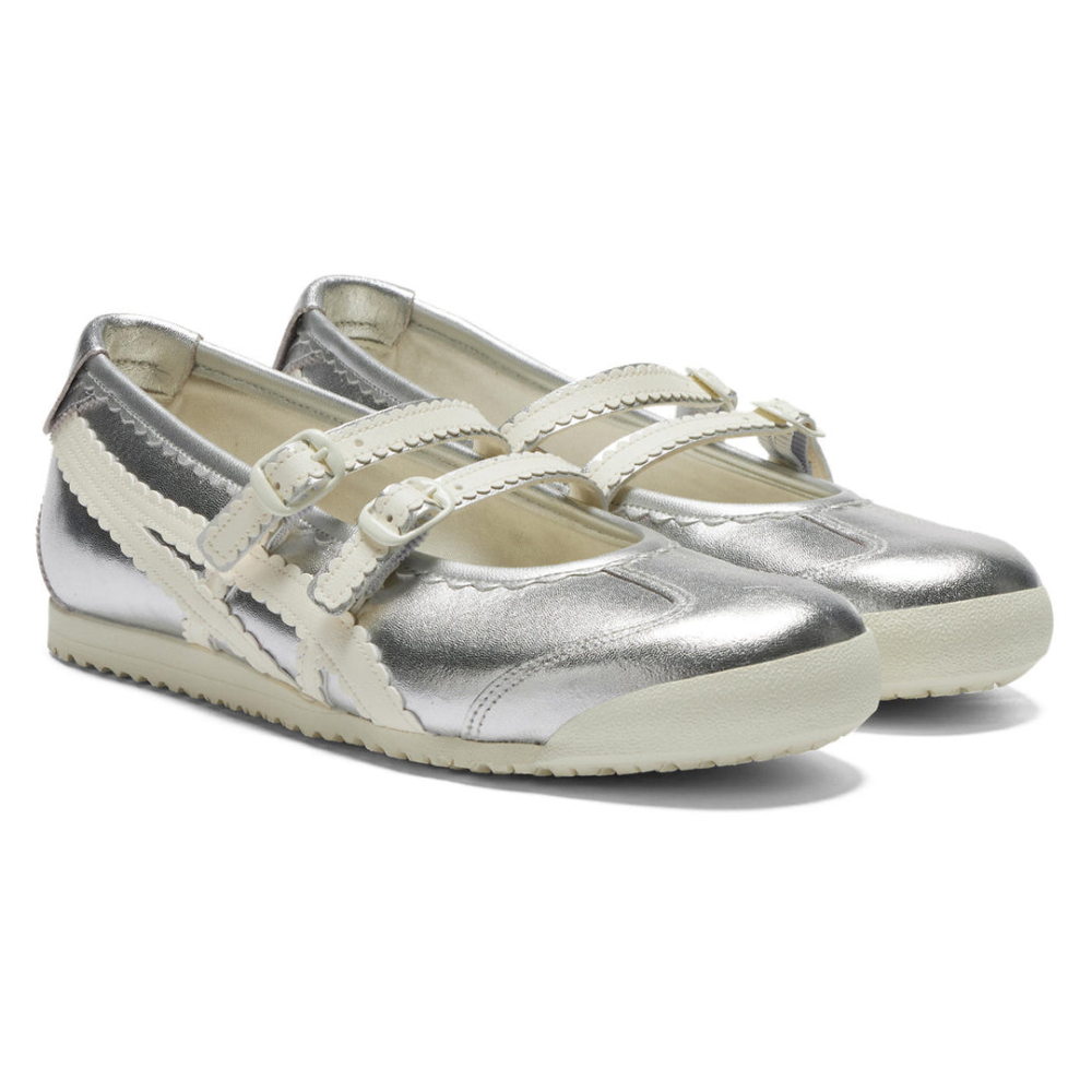 這款鞋以經典的MEXICO 66為基礎,融入瑪莉珍鞋型的雙繫帶設計