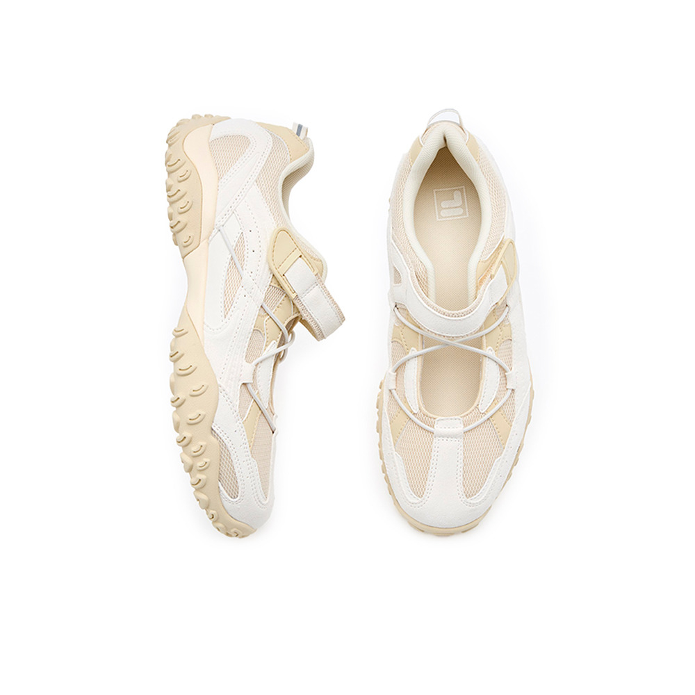 這雙鞋有全白色,以及白色、米黃拼接,清新又帶點少女感,特別適合春夏季節搭配短裙或運動套裝