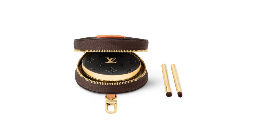 化妝掃套裝，內涵兩支小巧化妝掃，在外補妝也非常輕鬆