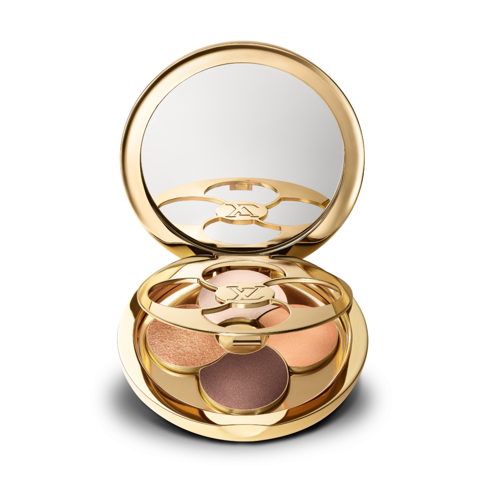 每盤結合3種日常色與1種驚喜色，質地從霧面到金屬光澤不等