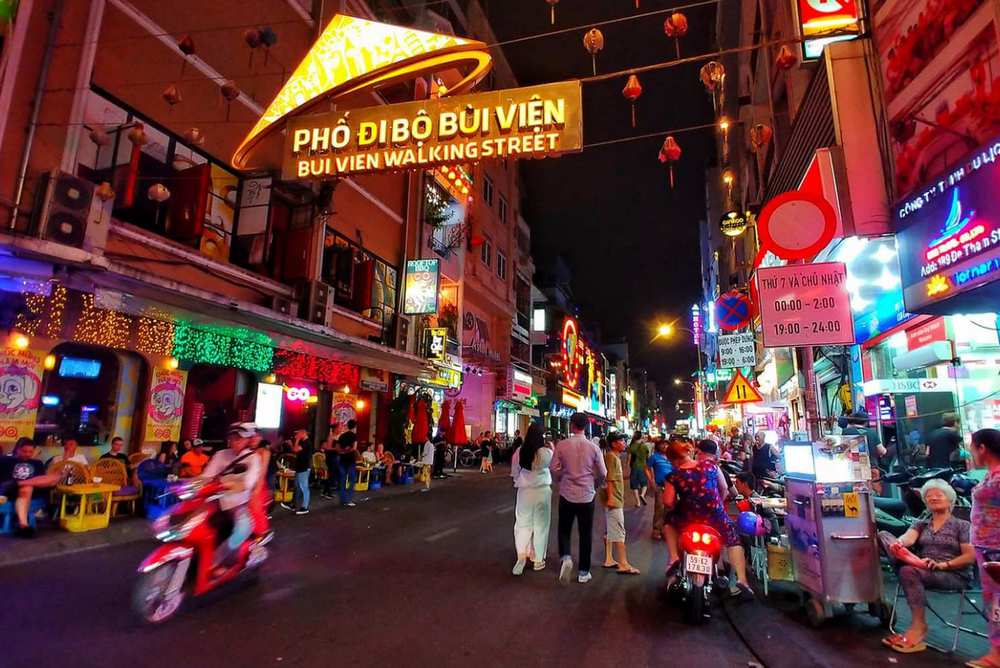 Day 4: Explore Chinatown and District 5