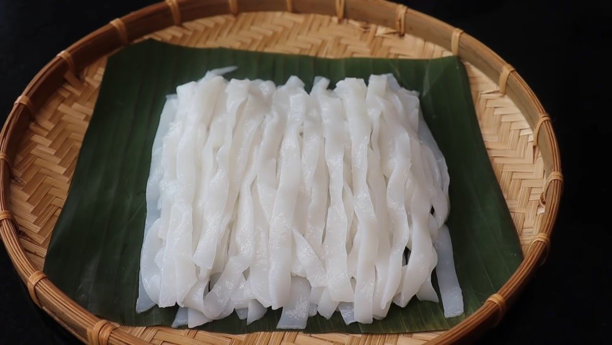 Fresh Phở made from rice.jpg