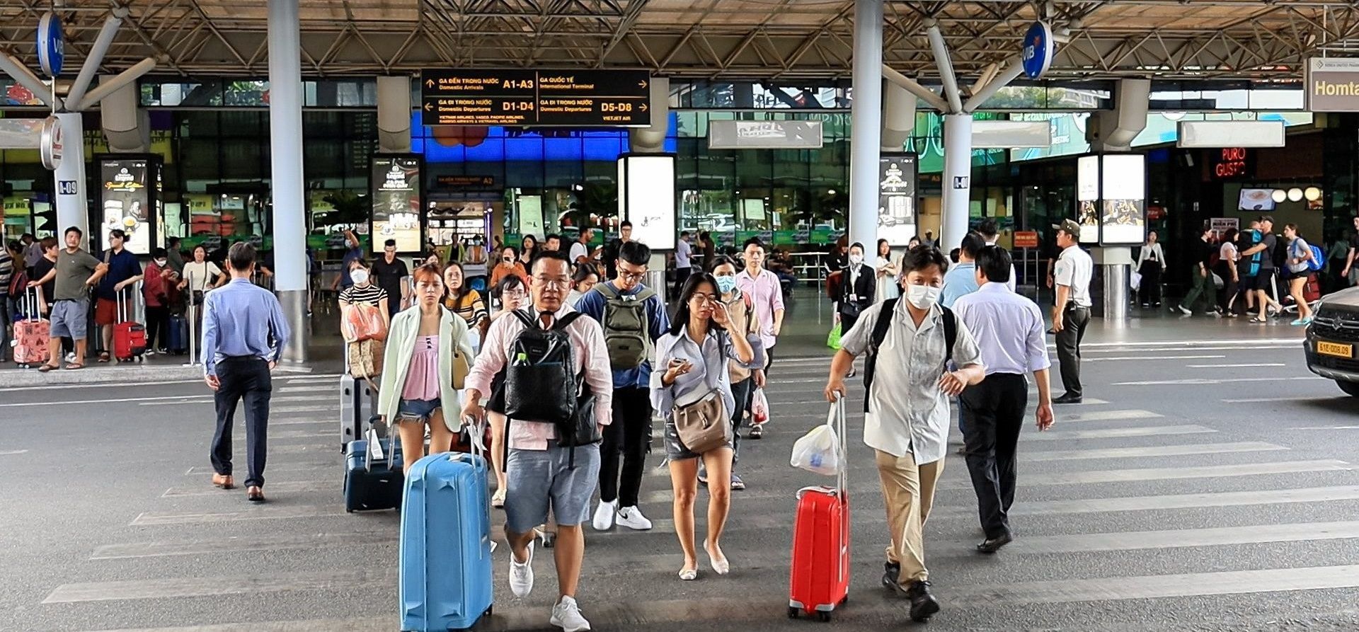 airport-transfer-with-local-guide-vietnam.jpg