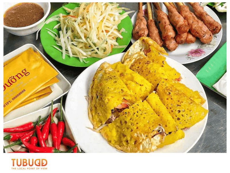 One of the most fun and flavorful dishes in Da Nang street food is Bánh Xèo