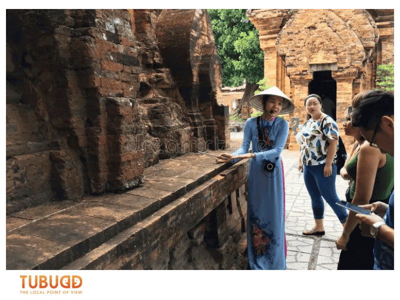 An English-speaking guide in Vietnam simplifies logistics, letting you focus on the experience.