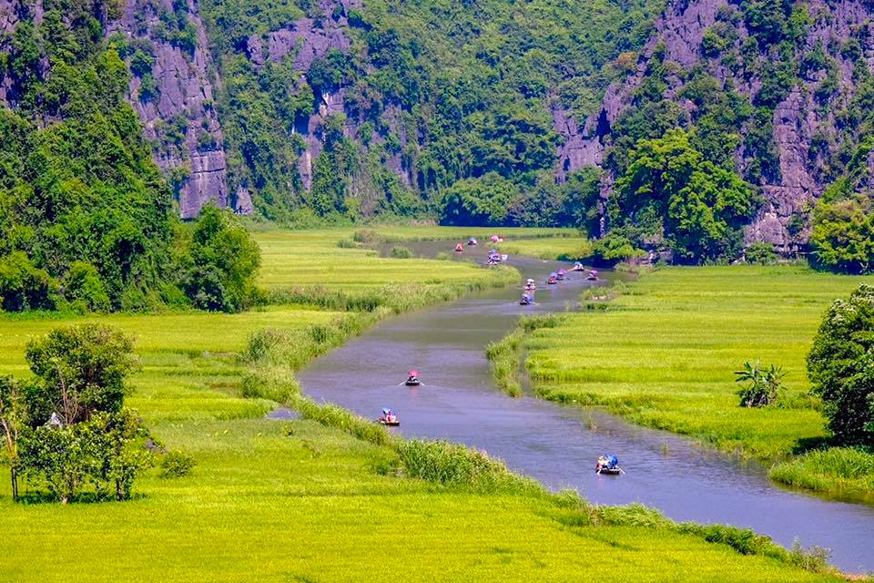 Explore Trang An or Tam Coc