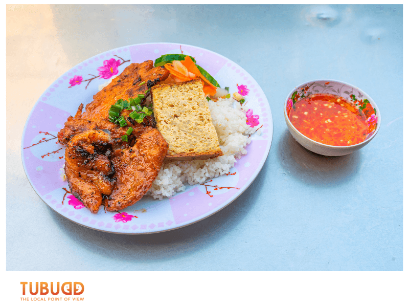 While street food steals the spotlight, a Ho Chi Minh City food tour also uncovers hidden gems.