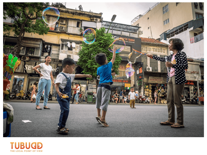 Do’s for a Vibrant Visit to Hoan Kiem Lake Walking Street