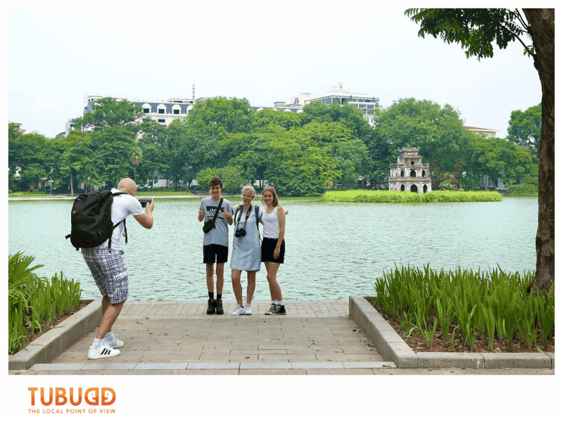 Don’ts to Avoid Missteps at Hoan Kiem Lake Walking Street