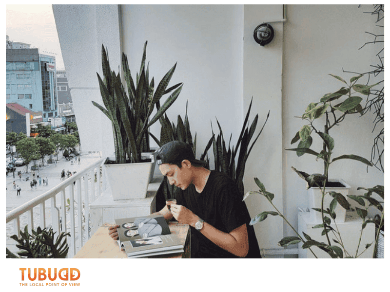 Located near the iconic Saigon Central Post Office