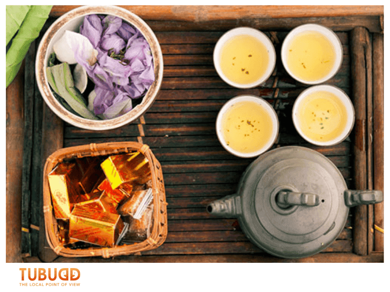 How Mung Bean Cake Is Traditionally Enjoyed