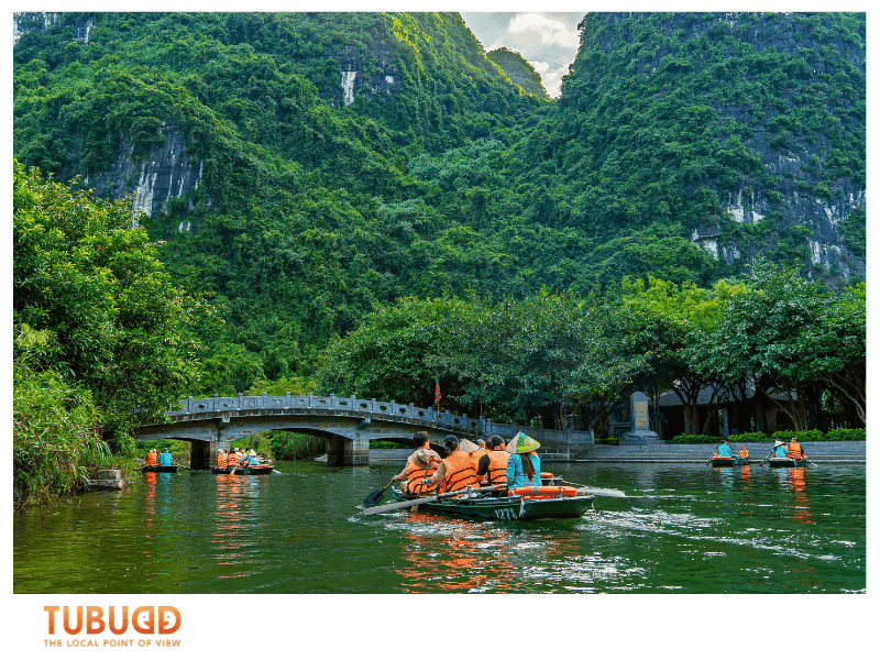 How to Explore Trang An Vietnam by Boat