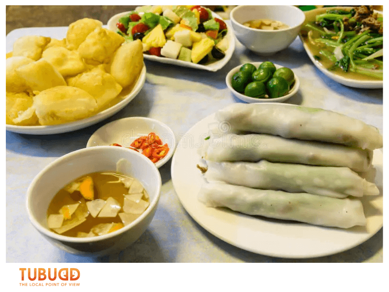 What to Eat Near Truc Bach Lake