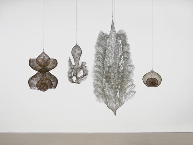 Ruth Asawa首個大中華區個展《向手作而生》:棉棉無盡的絲線雕塑,凝煉半世紀的人生軌跡