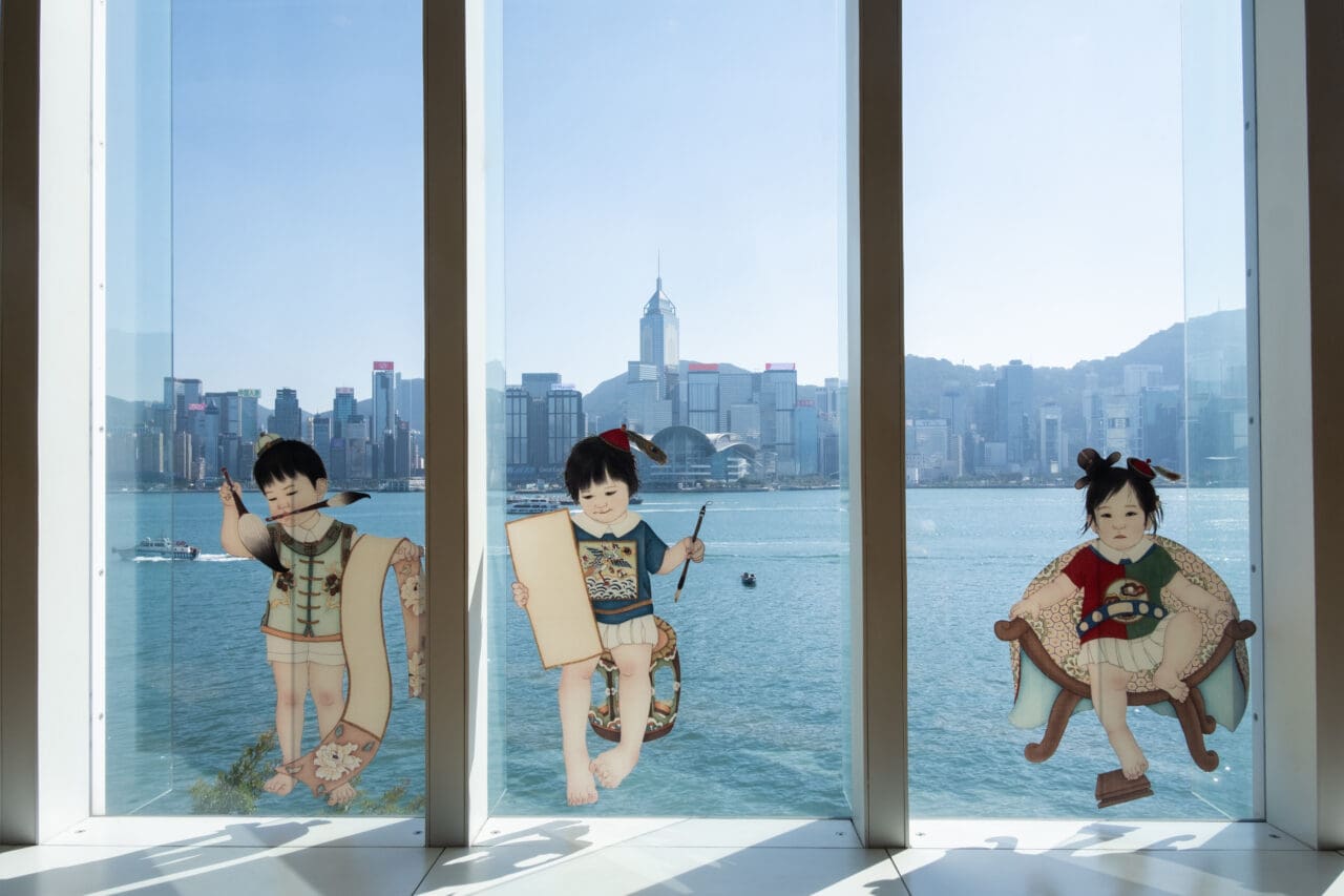 香港藝術家梁麗雯糅合當代社會觀察創作《贏在起跑線》,回應香港藝術館《古文青生涯規劃——虛白齋藏中國書畫選》展覽