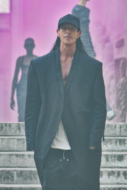 時裝品牌創辦人相繼離開,同名品牌在2025年該如何繼續?細數7個創始設計師仍在位的時尚大牌