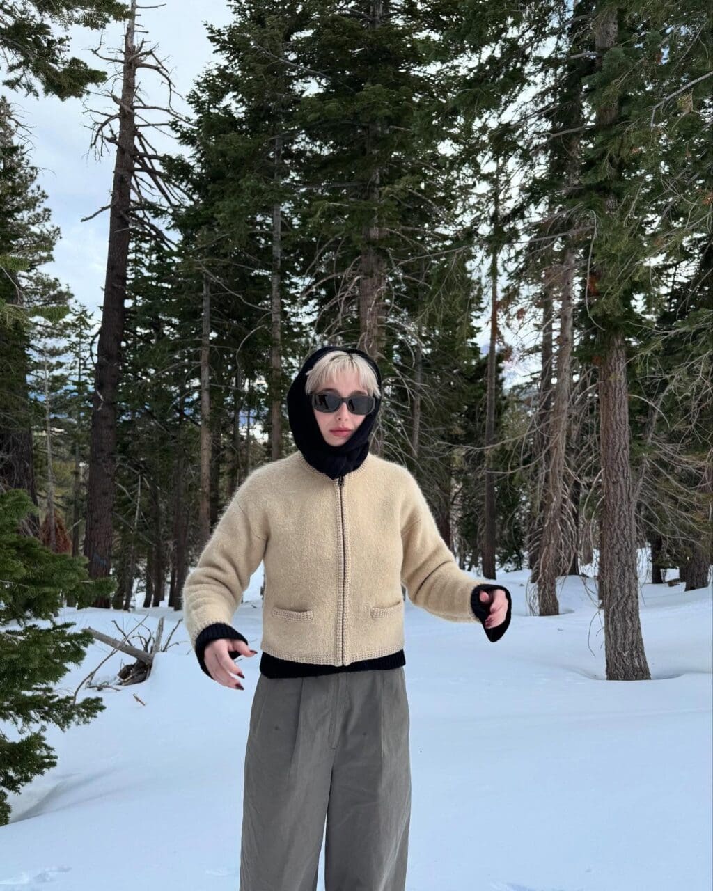 Emma Chamberlain如何從YouTuber一躍飛升為時尚寵兒?一起認識這位年僅23歲美國 Gen Z 網路名人!
