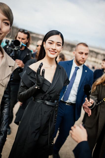 Style File:泰劇新星鄺玲玲Lingling Kwong出席Dior 2025秋冬時裝展!盤點GL劇女神的4個標誌性穿搭風格