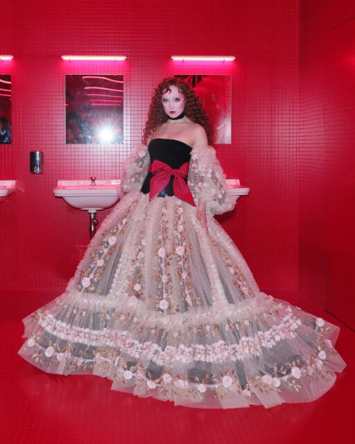 Style File:Z世代的「酷兒公主」Chappell Roan,2025格林美「最佳新人獎」勇敢、浮誇且無所畏懼是她的代名詞!