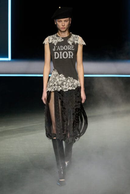 2025秋冬時裝週重溫時尚黃金時代,Chloé Paddington手袋、「J’Adore Dior」T-shirt回歸!