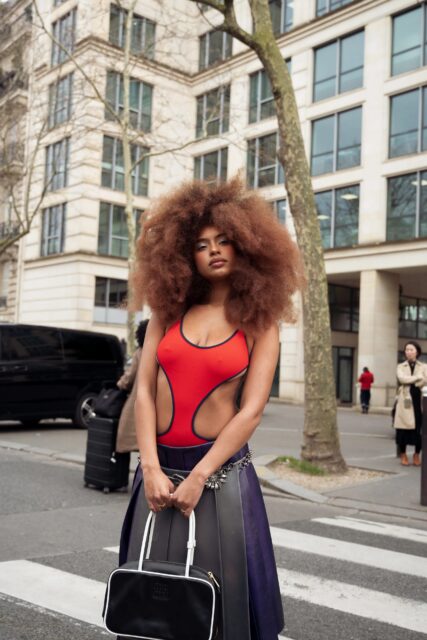 今個夏天,泳衣不再只是泳池專屬!時尚圈大力推崇將連身泳衣融入日常穿搭