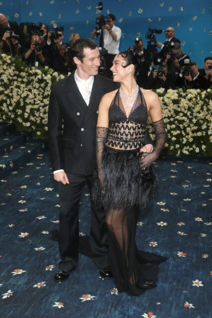 Dua Lipa與Callum Turner宣布訂婚!一文了解兩人的完整感情時間軸