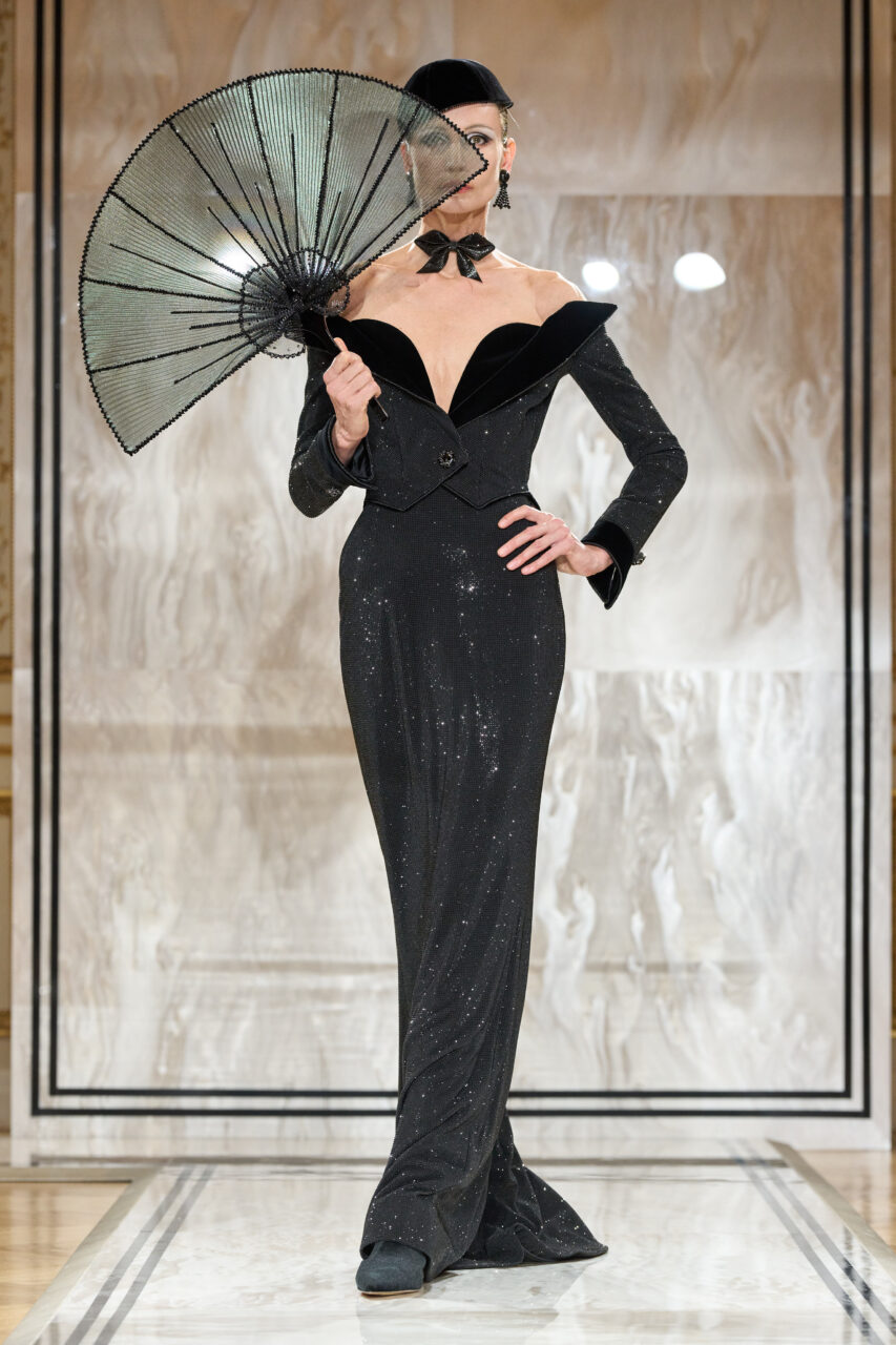 以“Noir Séduisant”為名,Armani Privé呈現極致黑色美學|Fall 2025 Couture