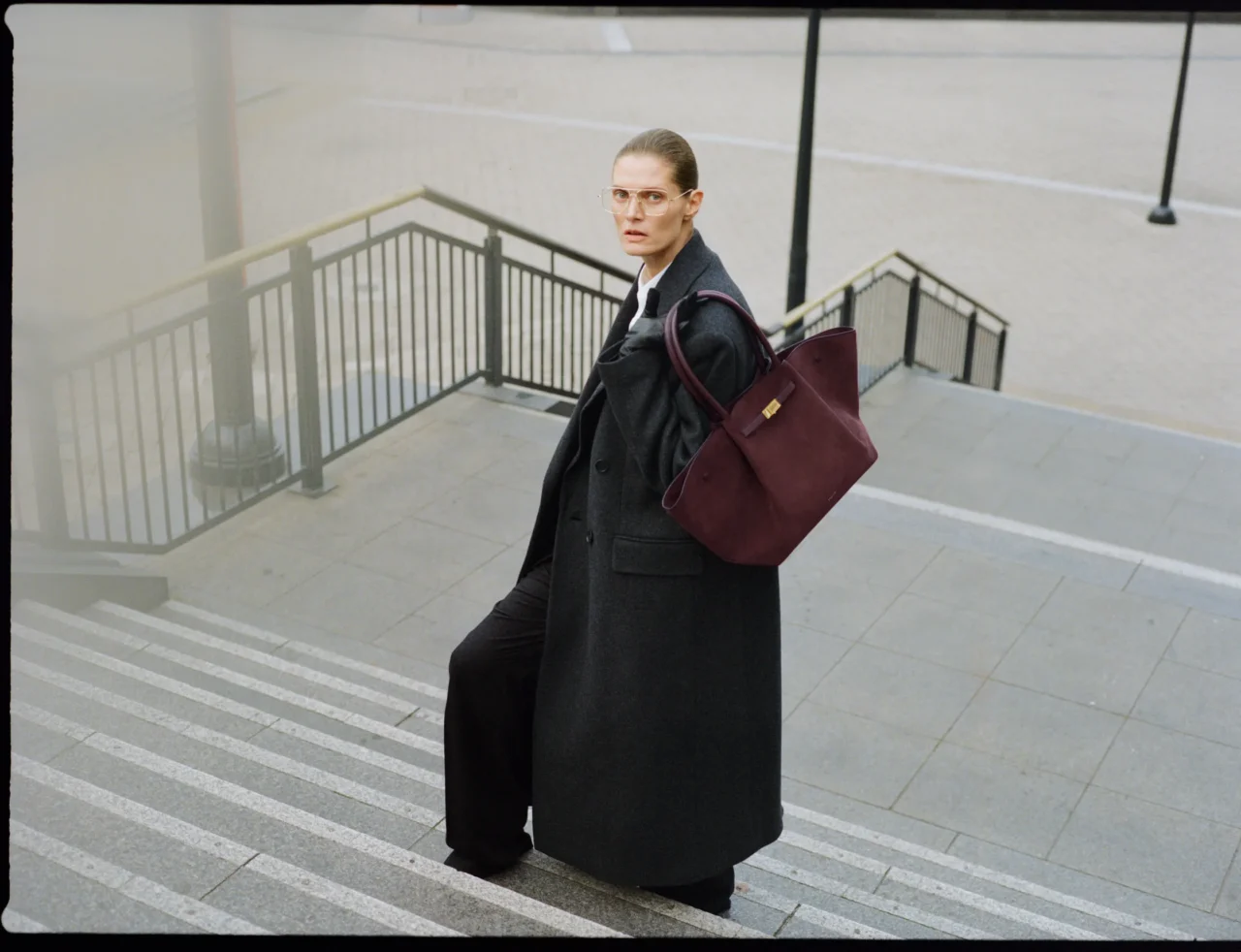 2025 女生最實用上班手袋推薦:手提電腦袋必選 Everlane、Bottega Veneta 時尚感 Tote Bag、秋冬麂皮 Coach 袋款、⋯⋯