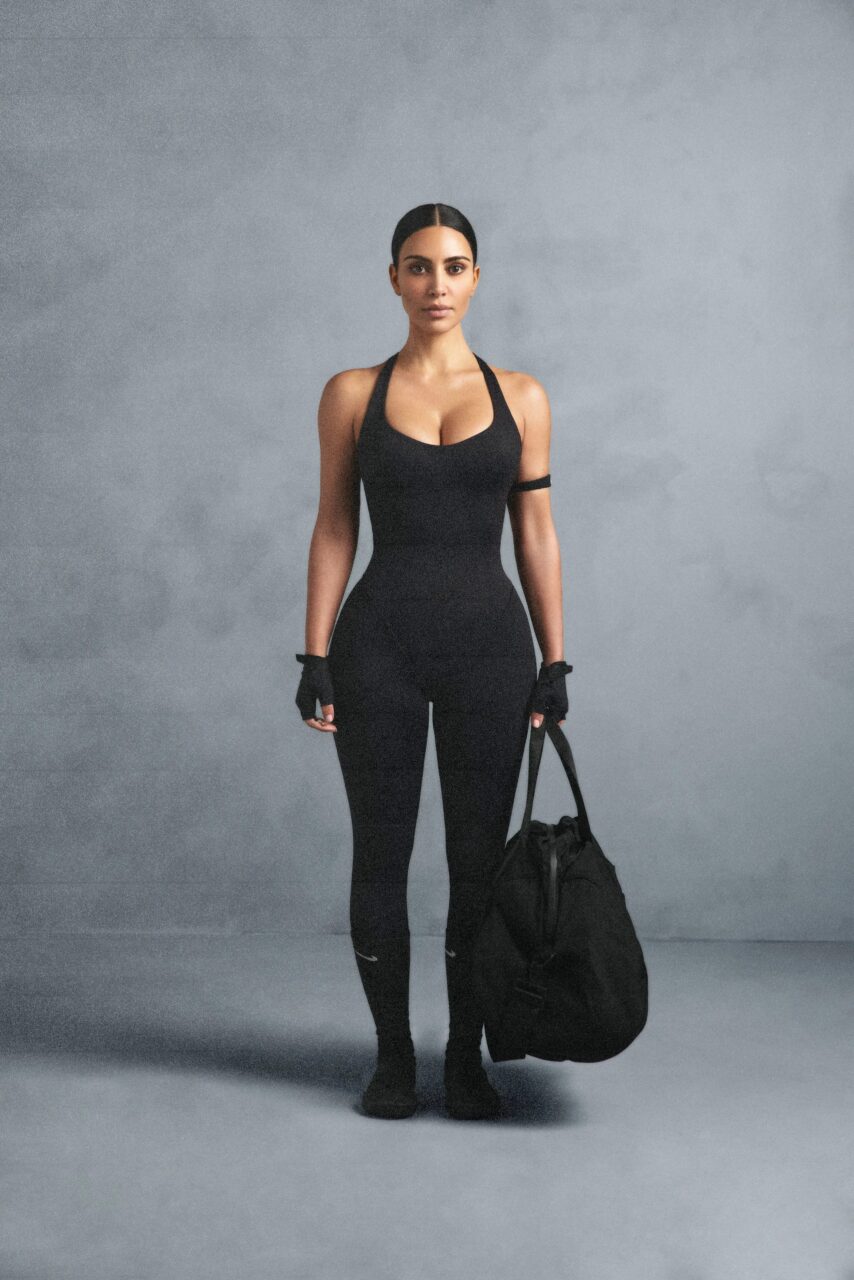 專訪Kim Kardashian:與Nike聯手打造NikeSkims運動系列,分享健身Playlist、秘訣與穿搭靈感