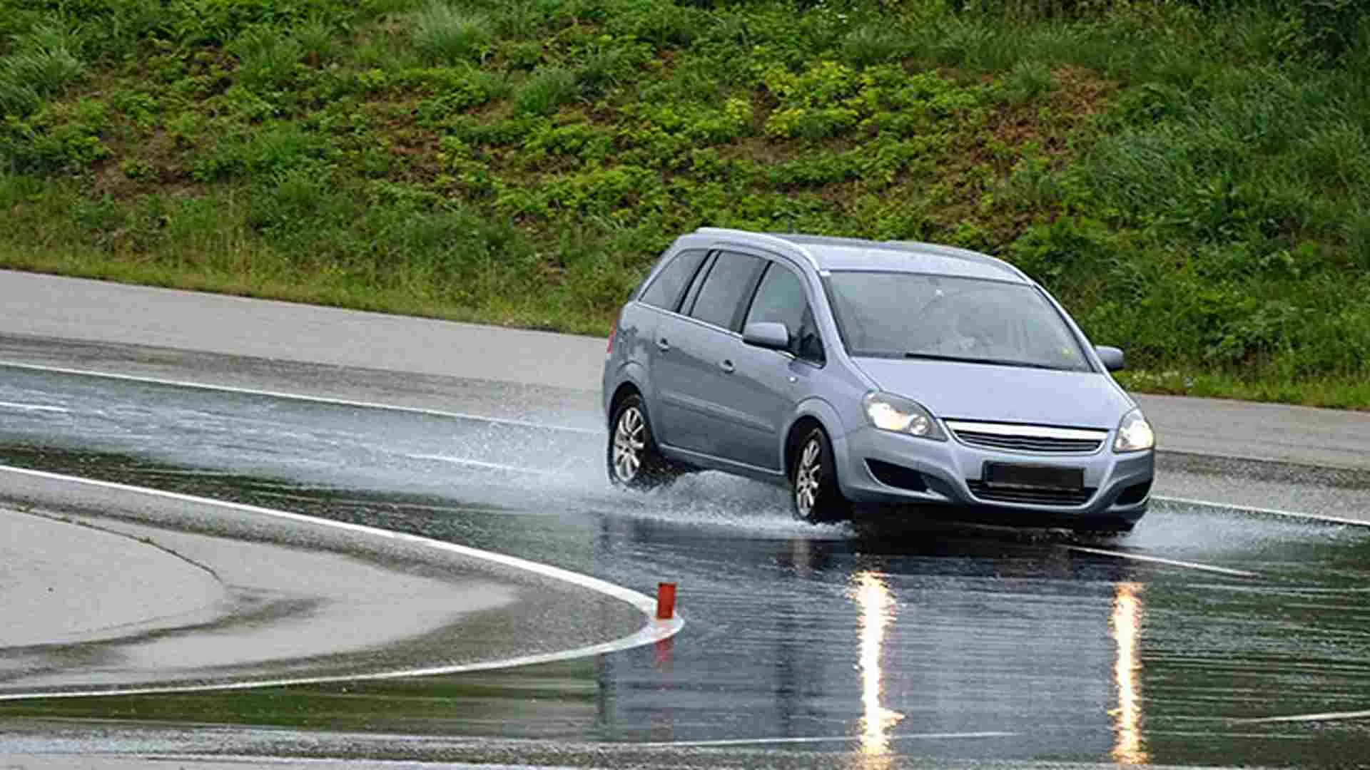 Ciri-Ciri Kampas Rem Mobil Habis