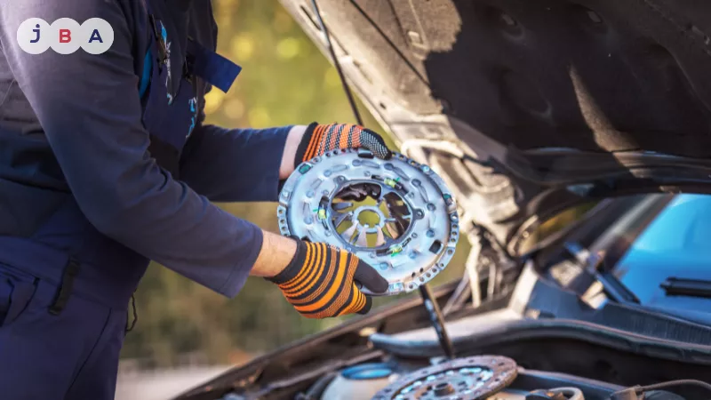 News picture Ciri-ciri Kampas Kopling Mobil Habis, Pahami Penyebabnya!