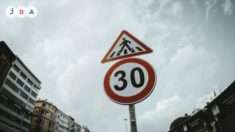 Arti Rambu Lalu Lintas yang Wajib Diketahui Pengendara