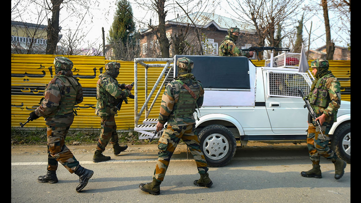 Terrorist caught in J&K Terrorist caught in J&K