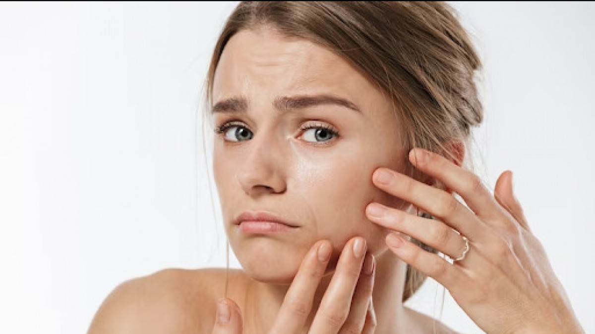 10 Best Face Washes For Dry Skin (2024)