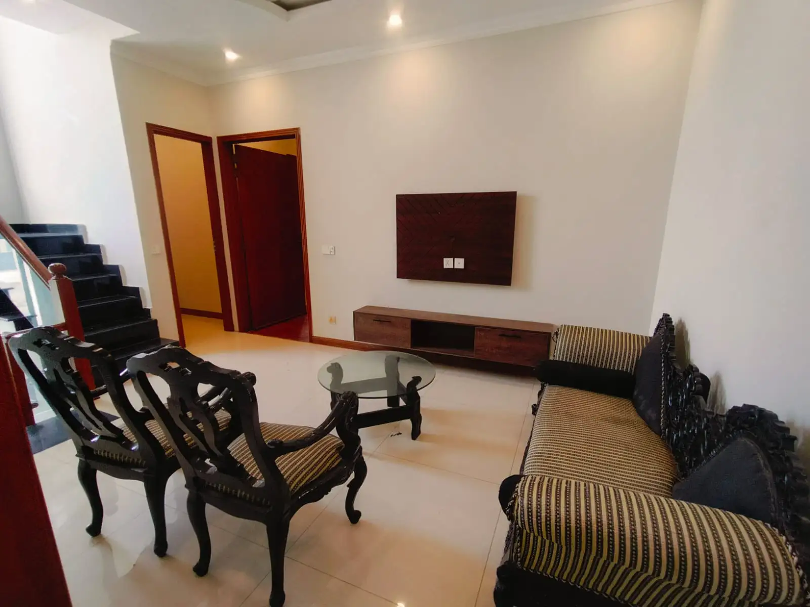 Gulbarg City Tower executive office 4 rent 1668 square feet for rent in Gulberg 2