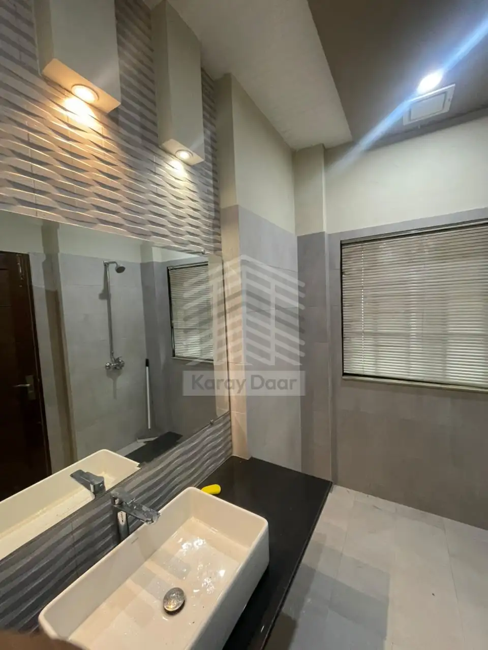 paragon city 10 marla full house for rent with gass good location for rent in Paragon City