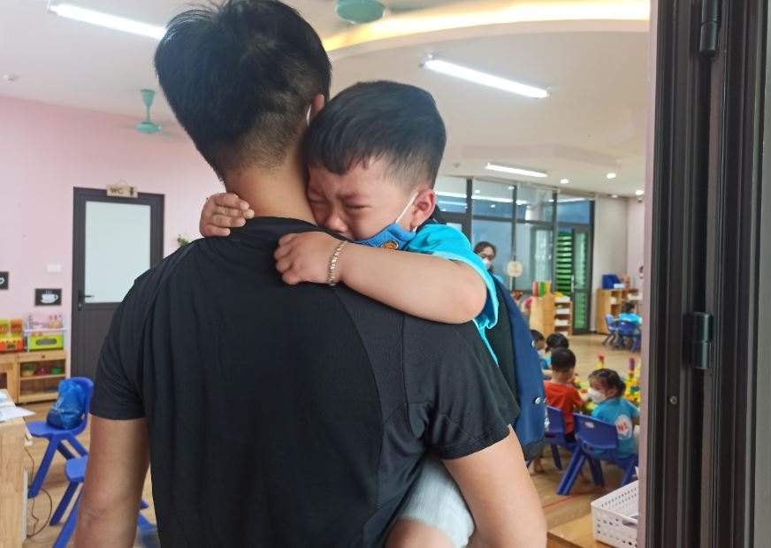 tre-2-tuoi-di-hoc-khoc-nhieu-3