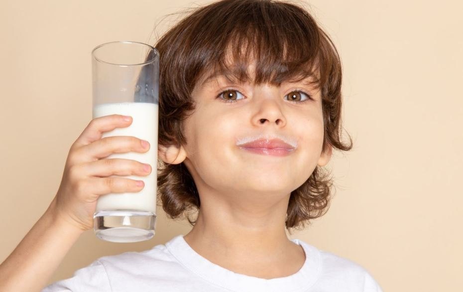 tre-5-tuoi-uong-bao-nhieu-sua-moi-ngay-2