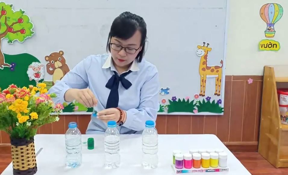 giao-an-thi-nghiem-su-doi-mau-cua-nuoc-3