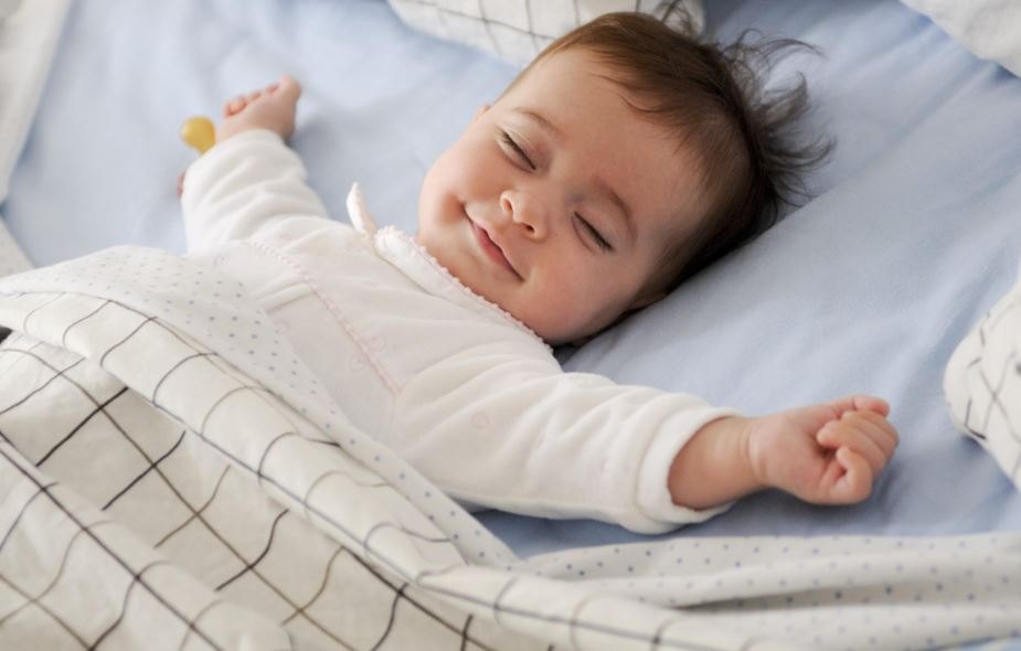 dau-hieu-tre-so-sinh-phat-trien-binh-thuong-4