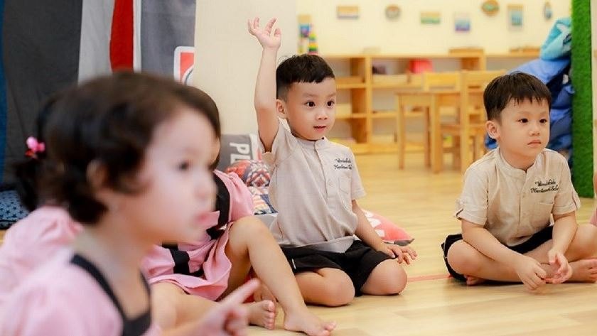 be-3-tuoi-di-hoc-mau-giao-3