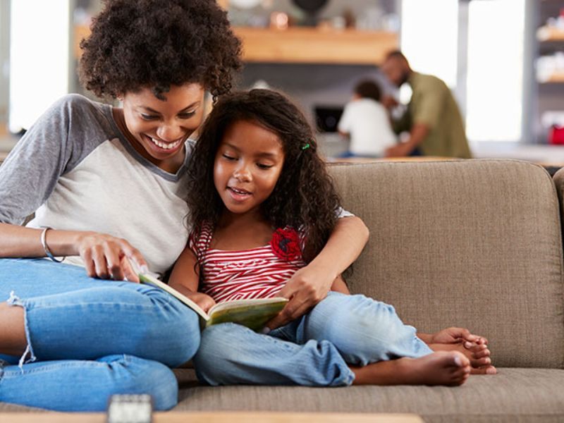 cho-tre-mam-non-lam-quen-voi-sach-3