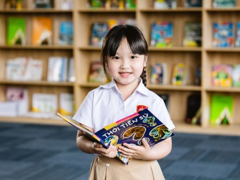 cho-tre-mam-non-lam-quen-voi-sach-5