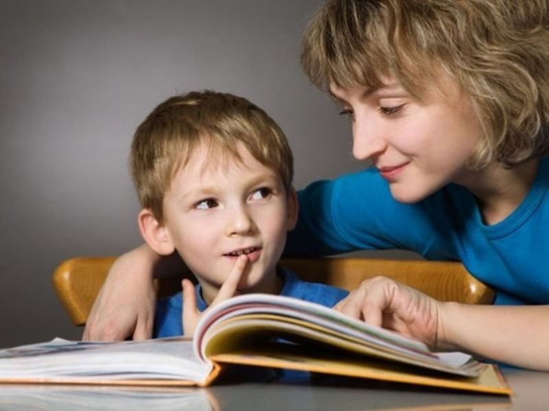 cho-tre-mam-non-lam-quen-voi-sach-7