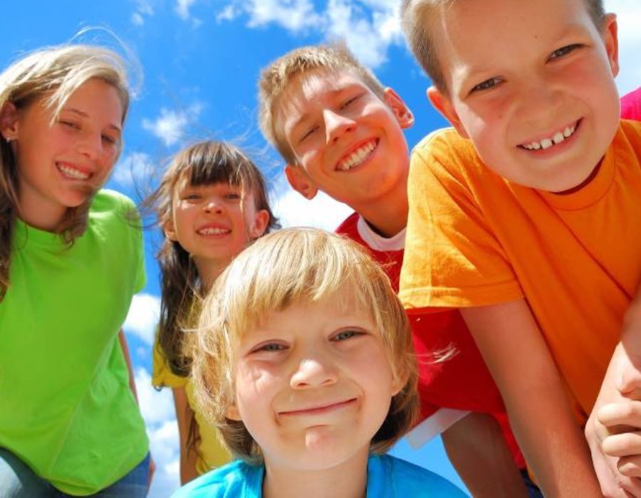 day-tre-giao-tiep-voi-ban-be-2