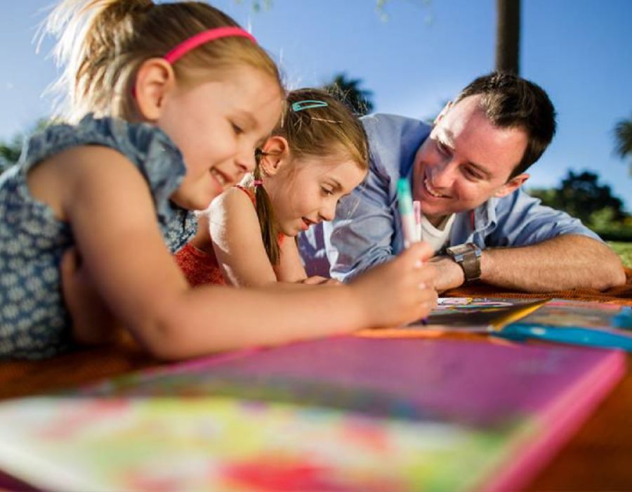 day-tre-giao-tiep-voi-ban-be-3