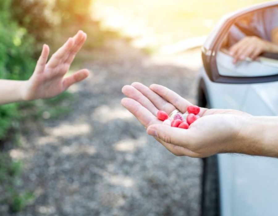 day-tre-ky-nang-khi-gap-nguoi-la-6