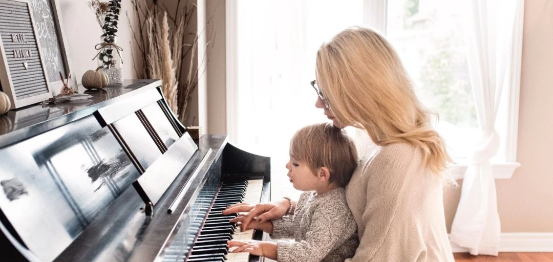 nen-hoc-piano-hay-organ-2