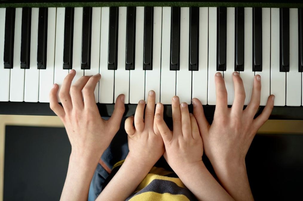 Hoc-dan-piano-cho-be-5-tuoi-2