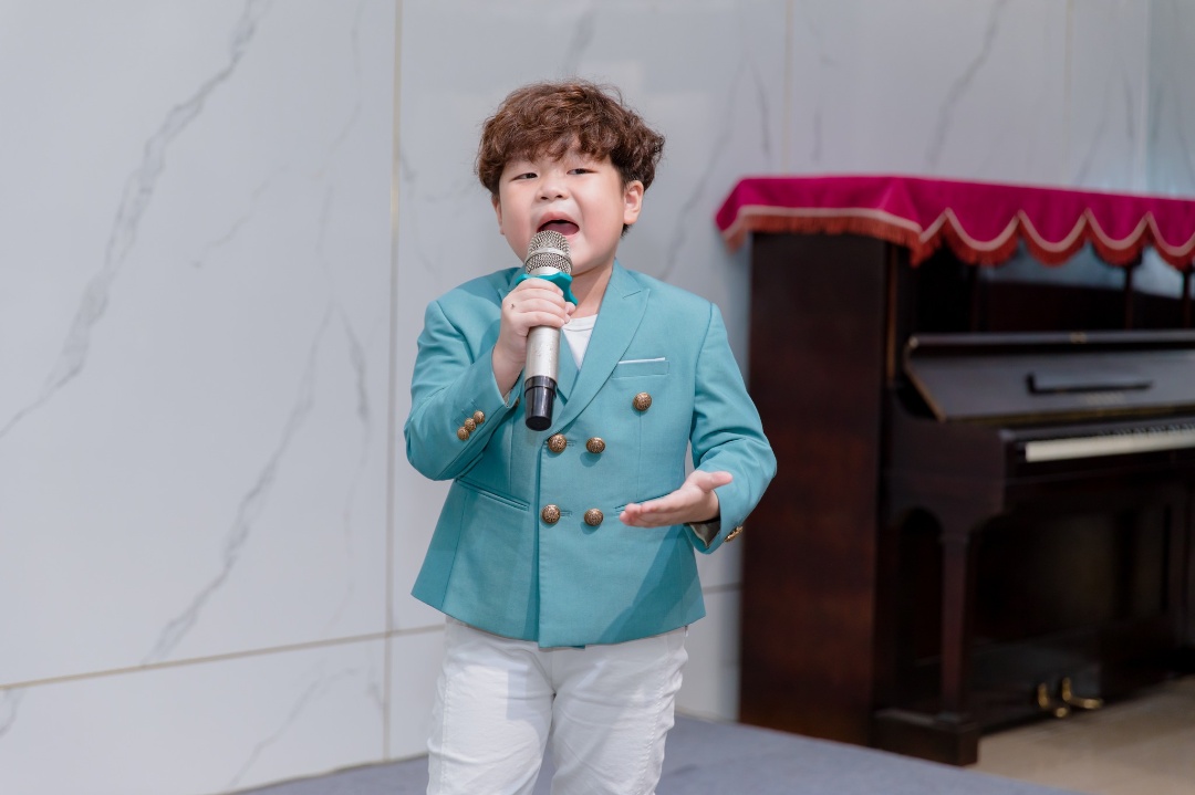 khoa-hoc-mc-bao-nhieu-tien-1